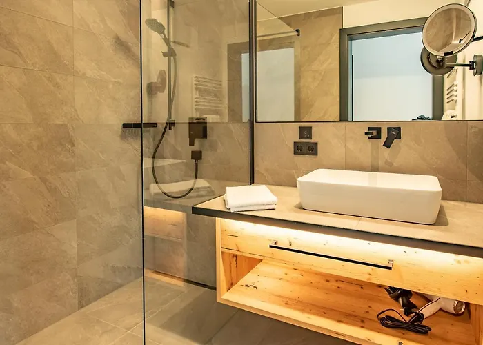 148 * ケーニヒスライテン